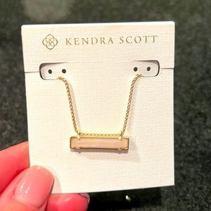 NWT Kendra Scott Leanor gold pink necklace